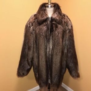 Beautiful GENUINE LUXURY Silver Fox SAGA Fur Coat!